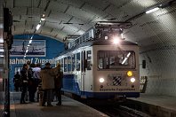 Top of Germany  Hoch hinaus fährt die bayrische Zugspitzbahn, die auf einer Streckenlänge von 19 km insgesamt 1883 Höhenmeter bis zum Zugspitzplatt überwindet. Hier endet die Zahnradbahn in einem Tunnelbahnhof, von dem aus die Fahrgäste mit einer Kabinenbahn die letzte Etappe ihrer Reise bis auf den Gipfel von Deutschlands höchstem Berg zurücklegen können. Hier steht der 1956 von MAN gebaute Triebwagen 2 in der Bergstation und macht sich gleich auf den Weg zurück ins Tal (19. Mai 2014). : B, BZB - Bayrische Zugspitzbahn, BZB ET 2, Z, Zugspitzplatt Bf, a Aufnahmeort, a Deutschland, e Eisenbahn, eb Eigentümer- / Betreiberbezeichnung