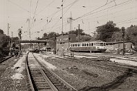 km 20,8  Und hier auch ein Bild des Personenverkehrs, der die Strecke 2206 nur kurz tangiert. Als die Aufnahme des 515 591 am 14. September 1991 im Westkopf des Rangierbahnhofs entstand, wurden hier gerade die Gleisanlagen umgebaut. Die ETAs waren über Jahrzehnte ein gewohntes Bild in dieser Region, sie wurden 1995 endgültig aus dem Dient genommen. Heute fährt hier die Nordwestbahn mit Dieseltriebwagen der Bauart LINT 41. : 4-5-8 D Elektrotriebwagen, 515 / 815 (DB ETA 150), DB / DRB / DR, DB 515, O, Str 2206 WAN - OB-Sterkrade, a - Aufnahmeort, a Deutschland, ao Oberhausen, ao Oberhausen-Osterfeld, e - Eisenbahn, eb - Eigentümer- / Betreiberbezeichnung, eb DB 515 591, es - Streckennummer, es 2206 km 20-8