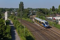 km 21,0  Zwischen Kilometer 20,9 und 22,0 befindet sich der einzige Abschnitt der Strecke 2206, der planmäßig von Personenzügen befahren wird. Die RB-Linie 44 (Dorsten - Oberhausen, heute RE 44) wird seit 2010 von der Nordwestbahn betrieben, die hier LINT- und Talent-Triebzüge einsetzt. Am 29. August 2017 kam der VT 643 341 zum Einsatz. Die beiden Gleise links im Bild gehören zur Güterstrecke 2271 und verbinden Osterfeld mit dem Rbf Oberhausen West. : 2, NWB - Nordwestbahn, Str 2206 WAN - OB-Sterkrade, a - Aufnahmeort, a Deutschland, ao Oberhausen, ao Oberhausen-Osterfeld, eb NWB VT 643 341, en 95 80 0643 841, es 2206 km 21-0, neue Nr