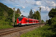 km 126,8  Auf dem vorangegangenen Bild war bereits der leichte Gleisbogen zu erkennen, an dem hier die »Grinsekatze« 1440 732-4 als Zug der RE-8-Linie (Mönchengladbach - Köln - Koblenz) zu sehen ist. Die modernen Triebzüge, die von Alstom in Salzgitter gebaut werden, präsentieren den modernen Nahverkehr auf unserer Strecke und werden von Aachen aus auch auf der Linie RB 33 (Aachen - Heinsberg/Essen) eingesetzt. : 440 / 441 / 841, a Deutschland, ao Leutesdorf, eb DB 1440 732-x, es 2324 km 126-6
