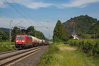 km 126,9  Nach drei Bildern mit Personenzügen wird es höchste Zeit für den nächsten Güterzug – denn der ist auf der Rechten Rheinstrecke eigentlich viel stärker vertreten. Einige hundert Meter weiter, sehen wir immer noch die Burgruine Hammerstein. 185 313-4 bringt am 22. Juni 2019 den EZ 51486 von Gremberg nach München (Rangierbahnhof Nord). : a Deutschland, ao Leutesdorf, eb DB 185 313-4, ef 34181 Bombardier Ksl (2007), en 91 80 6185 313-4, es 2324 km 126-9, ez - Zugnummer, ez 51486 (EZ) KG-MN