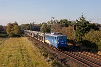 km 174,7  Über 40 Jahre älter ist die 1971 im gleichen Werk (allerdings damals noch unter dem Namen Krauss-Maffei) gebaute 140 789,  die seit 2011 im Eigentum der Mittelweserbahn steht und zum farbenfrohen Lokpool von EVB Logistics gehört. Sie bringt den Leerwagenzug für die nächste Befüllung wieder südwärts (4. Oktober 2014) : 91 80 6140, EVB, Str 1740 Wunstorf - HB - BHV, a - Aufnahmeort, a Deutschland, ao Loxstedt, ao Loxstedt-Düring, eb EVB 140 759, ef 5022 Krupp, en 91 80 6140 759, es 1740 km 174-7