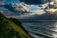 Baskenküste  Vom französischen Küstenstädtchen Saint-Jean-de-Luz sind es nur noch wenige Kilometer bis zur spanischen Grenze bei Irun. Der Golf von Biscaya ist für schlechtes Wetter, starke Stürme und das Meer für extremen Seegang bekannt. Am 6. Juli 2008 konnten wir auch das ganze Wetterprogramm zwischen Sonne und Starkregen erleben. : a - Aufnahmeort, a Frankreich