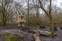 051 Little Nora : K Thomas Dambo, Troll 051 - Nora, a Belgien, ao Boom